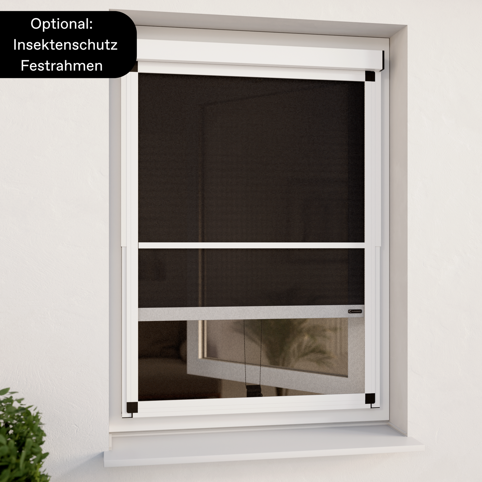 Moderne Außenansicht eines Fensters inklusive dem weißen klemmbaren Außenrollo und dem optionalen Insektenschutz Festrahmen